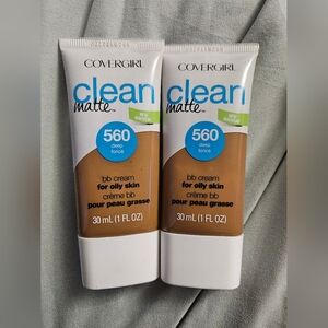 COVERGIRL 560 Deep Clean Matte Foundation (2 piece bundle)